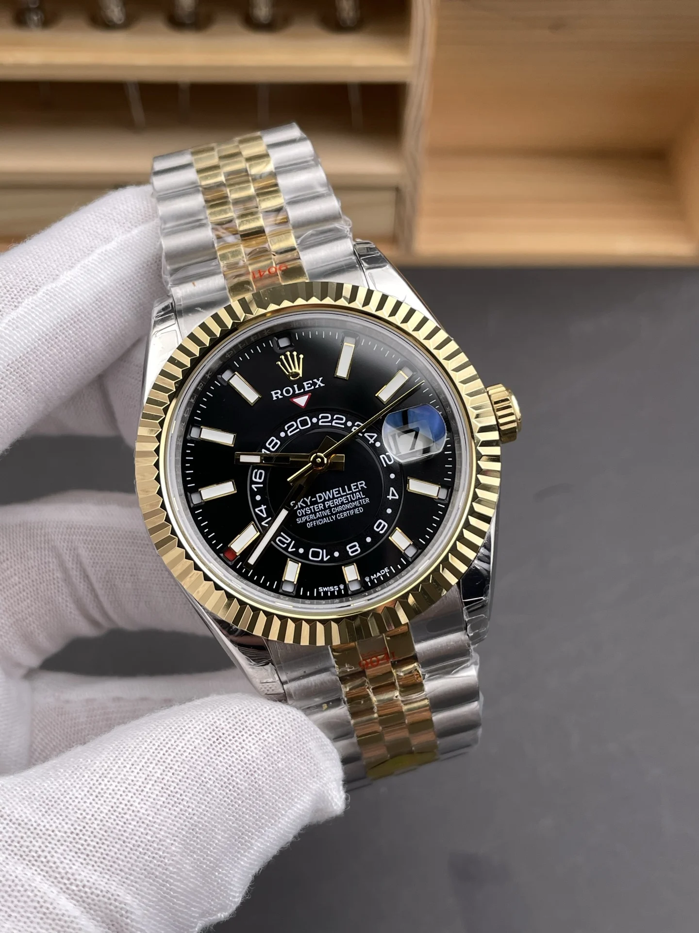 NOOB Skywalker Two-Tone Steel and Gold Black Skywalker/42mm/9002 — photographed off the sweep