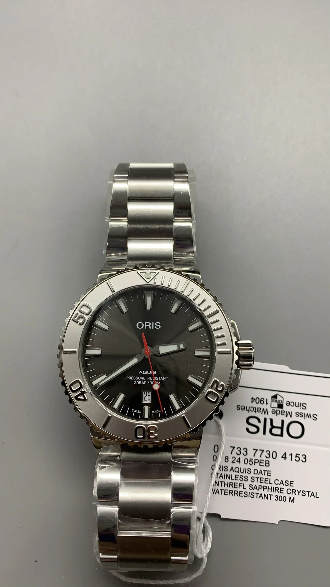 OF, 43mm, Oris Grey, SW200 β photographed off the sweep