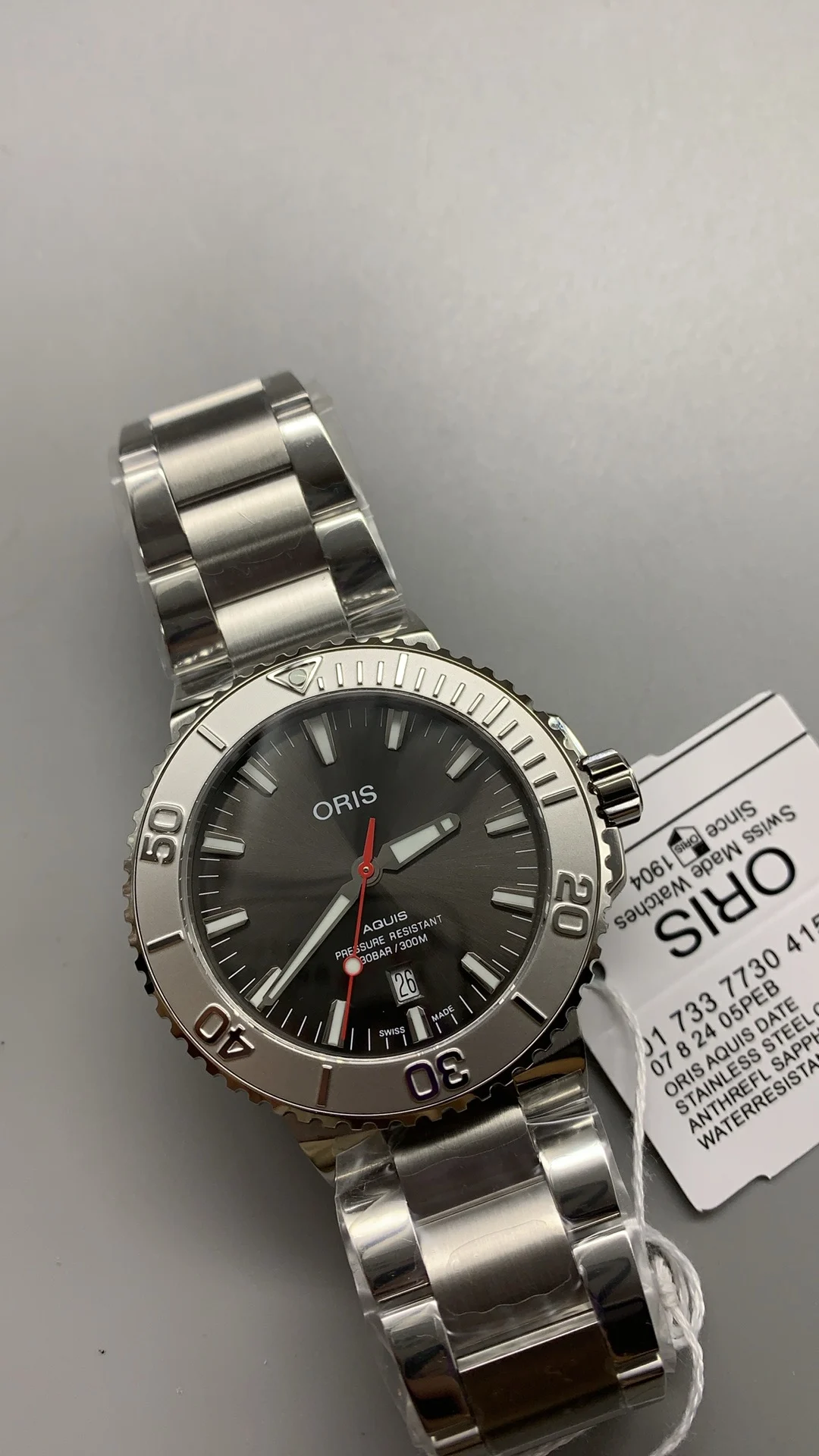 OF, 43mm, Oris Grey, SW200 β photographed off the sweep