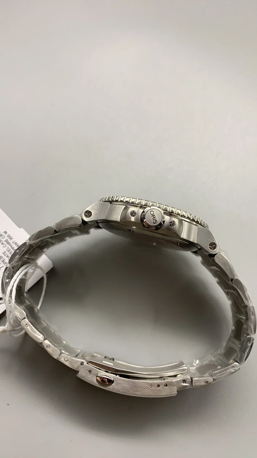 OF, 43mm, Oris Grey, SW200 β photographed off the sweep