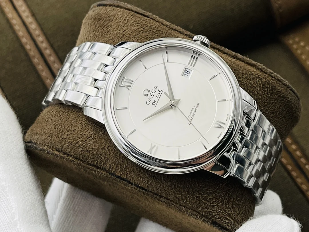 Omega 39.5mm — photographed off the sweep