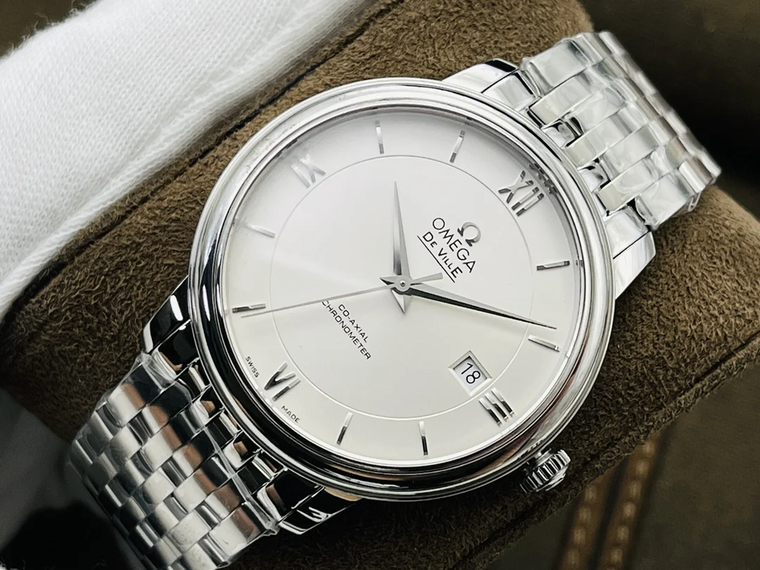 Omega 39.5mm — photographed off the sweep
