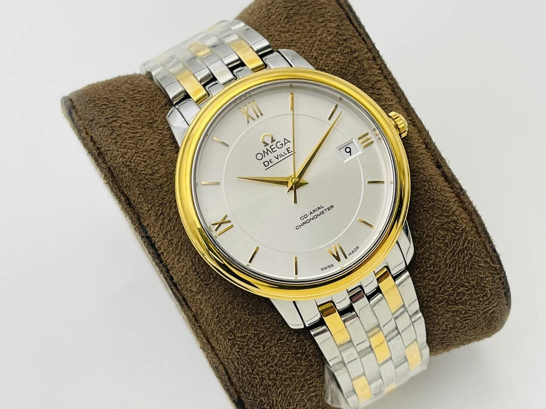 Omega 39.5mm — photographed off the sweep