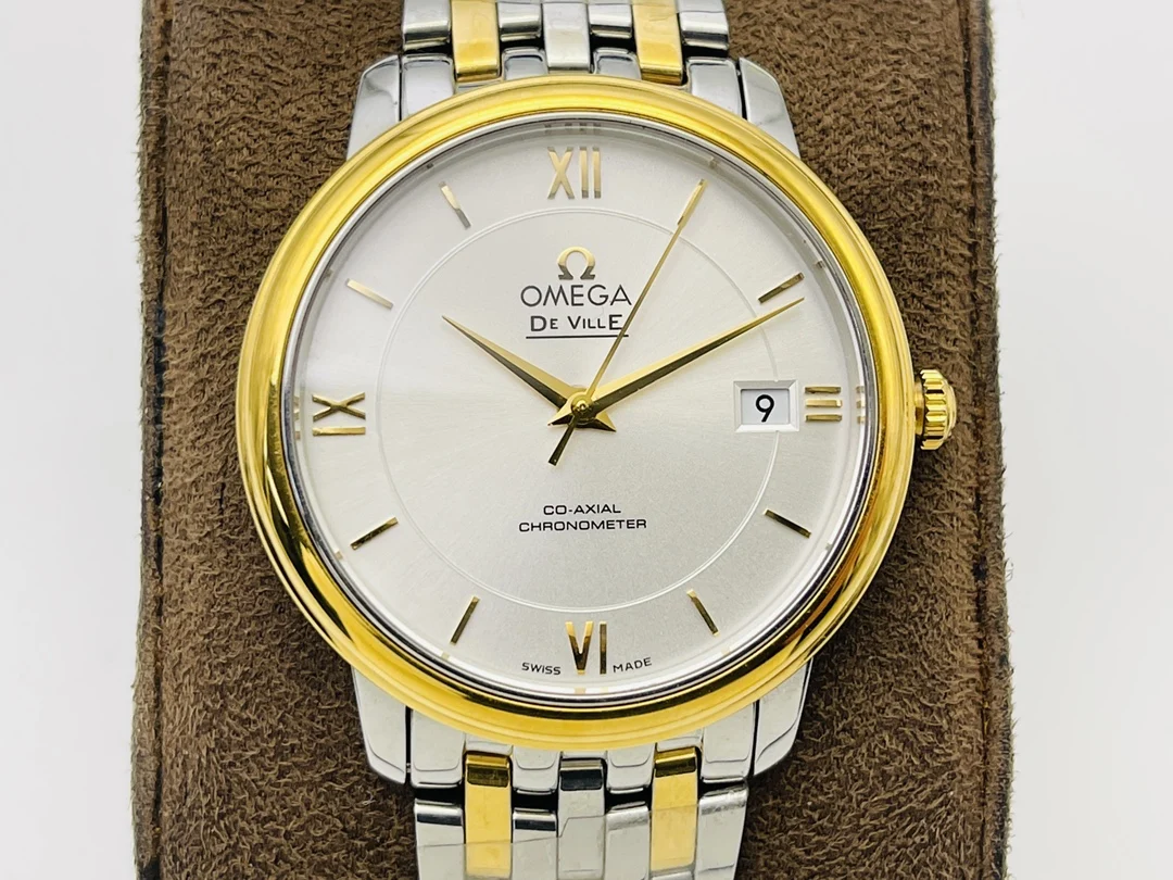 Omega 39.5mm — photographed off the sweep