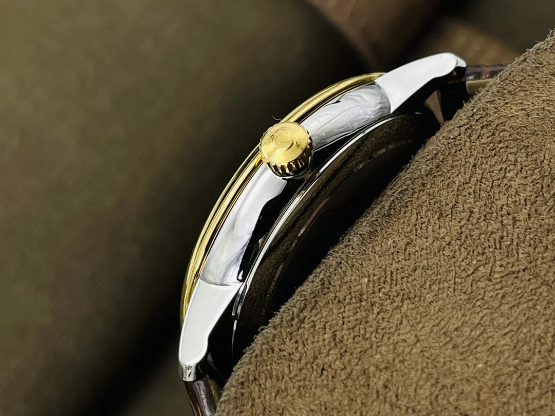 Omega 39.5mm — photographed off the sweep