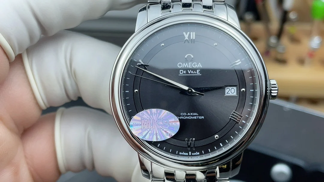 Omega Black Dial 39.5mm — photographed off the sweep