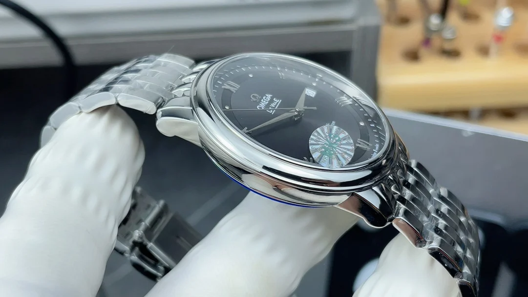Omega Black Dial 39.5mm — photographed off the sweep
