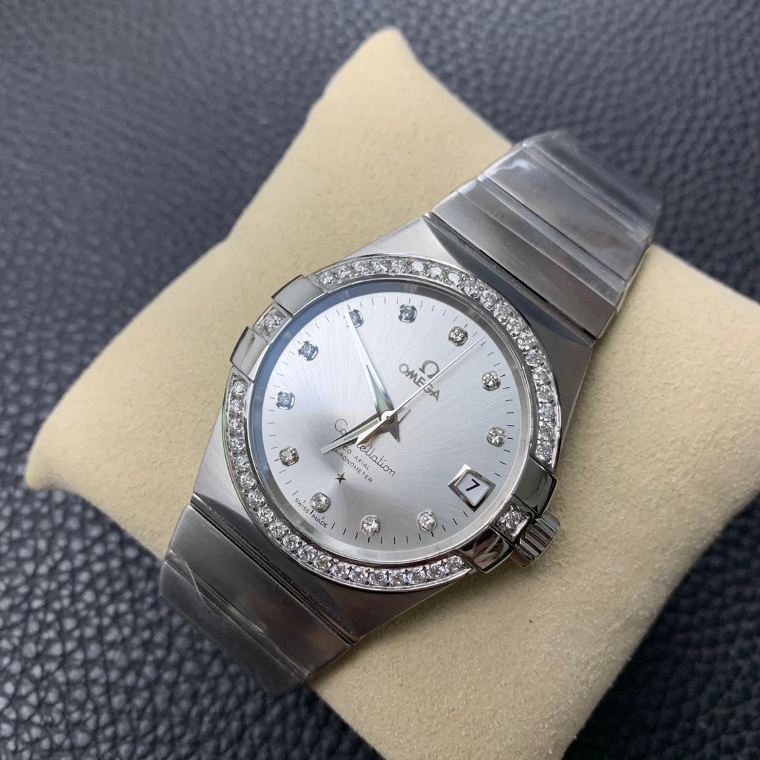 Omega Constellation Diamond-Set — photographed off the sweep