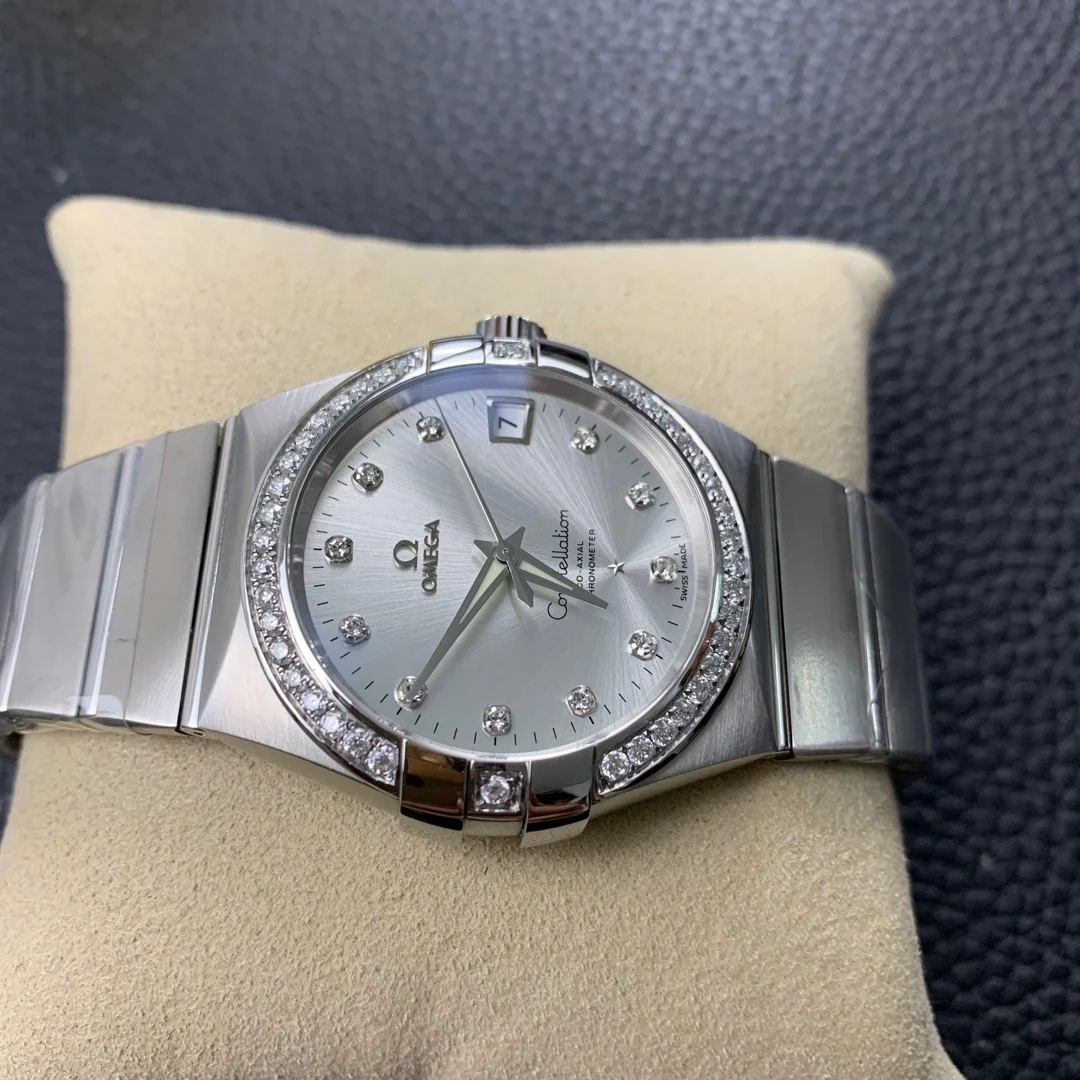 Omega Constellation Diamond-Set — photographed off the sweep