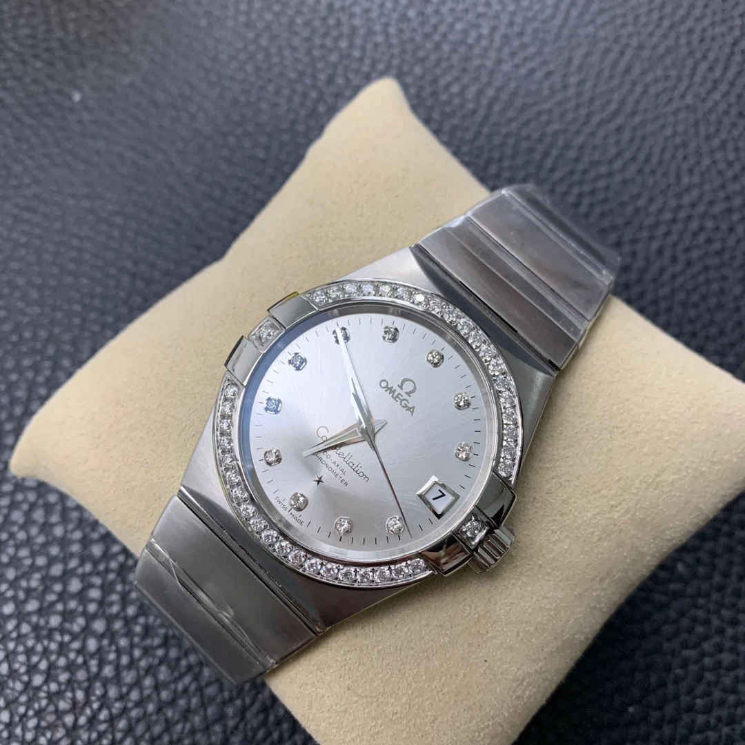 Omega Constellation Diamond-Set — photographed off the sweep