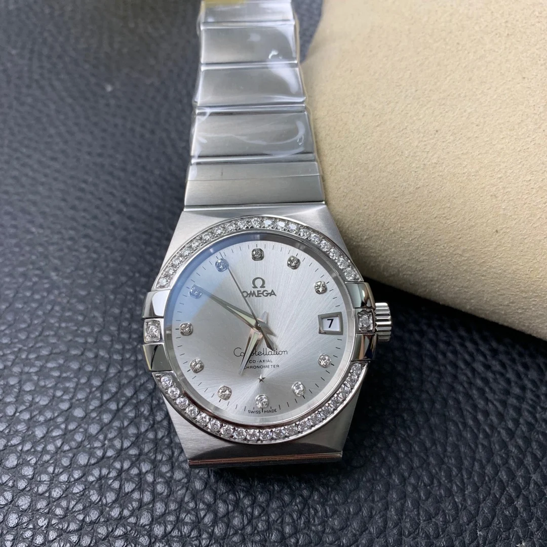 Omega Constellation Diamond-Set — photographed off the sweep
