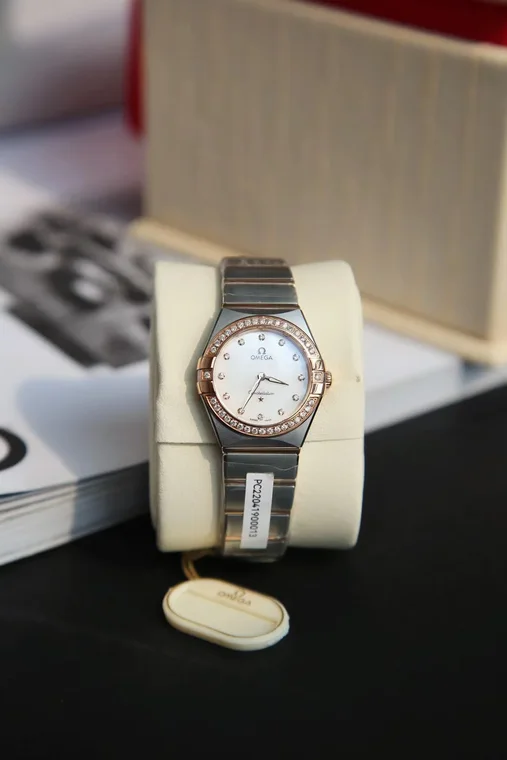Omega Constellation Red Dial Diamond-Set 28mm