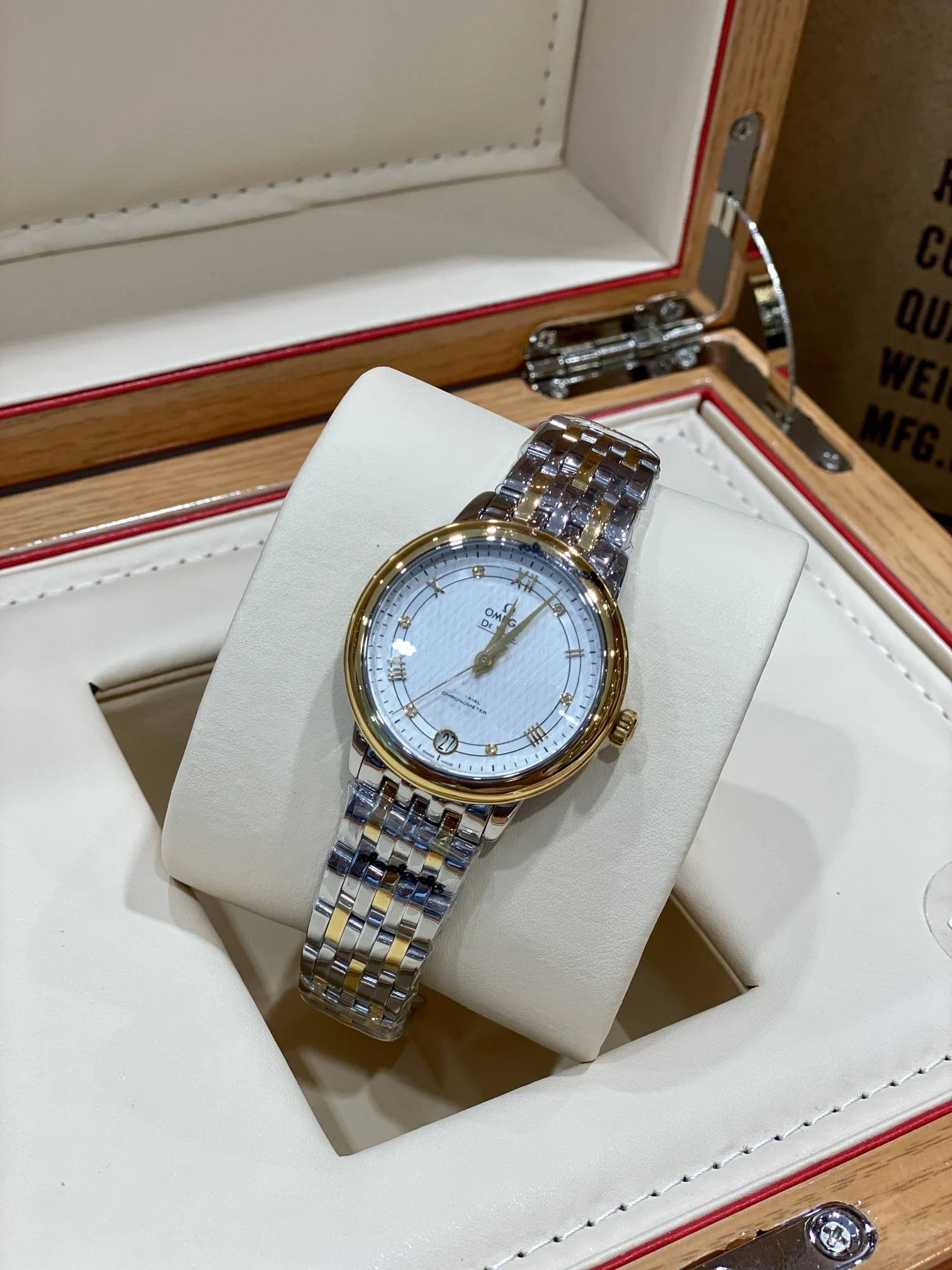 Omega De Flying Classic Women's Model Collection — photographed off the sweep