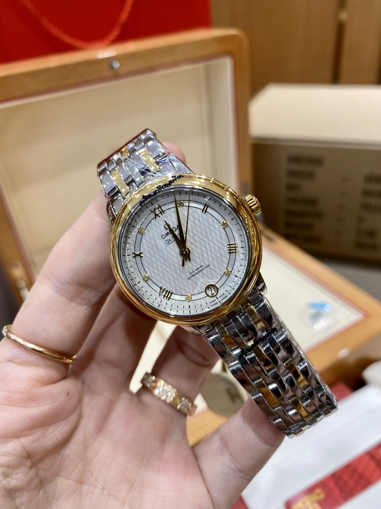 Omega De Flying Classic Women's Model Collection — photographed off the sweep