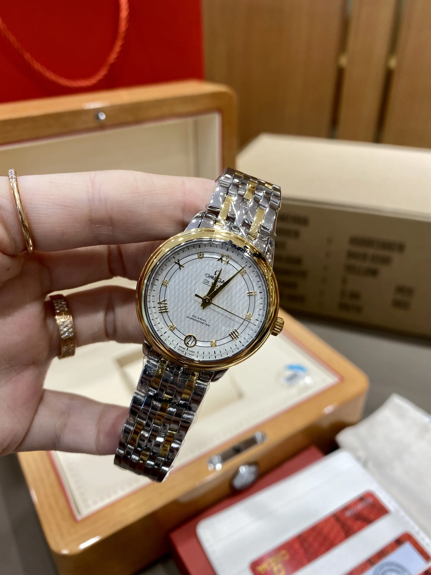 Omega De Flying Classic Women's Model Collection — photographed off the sweep