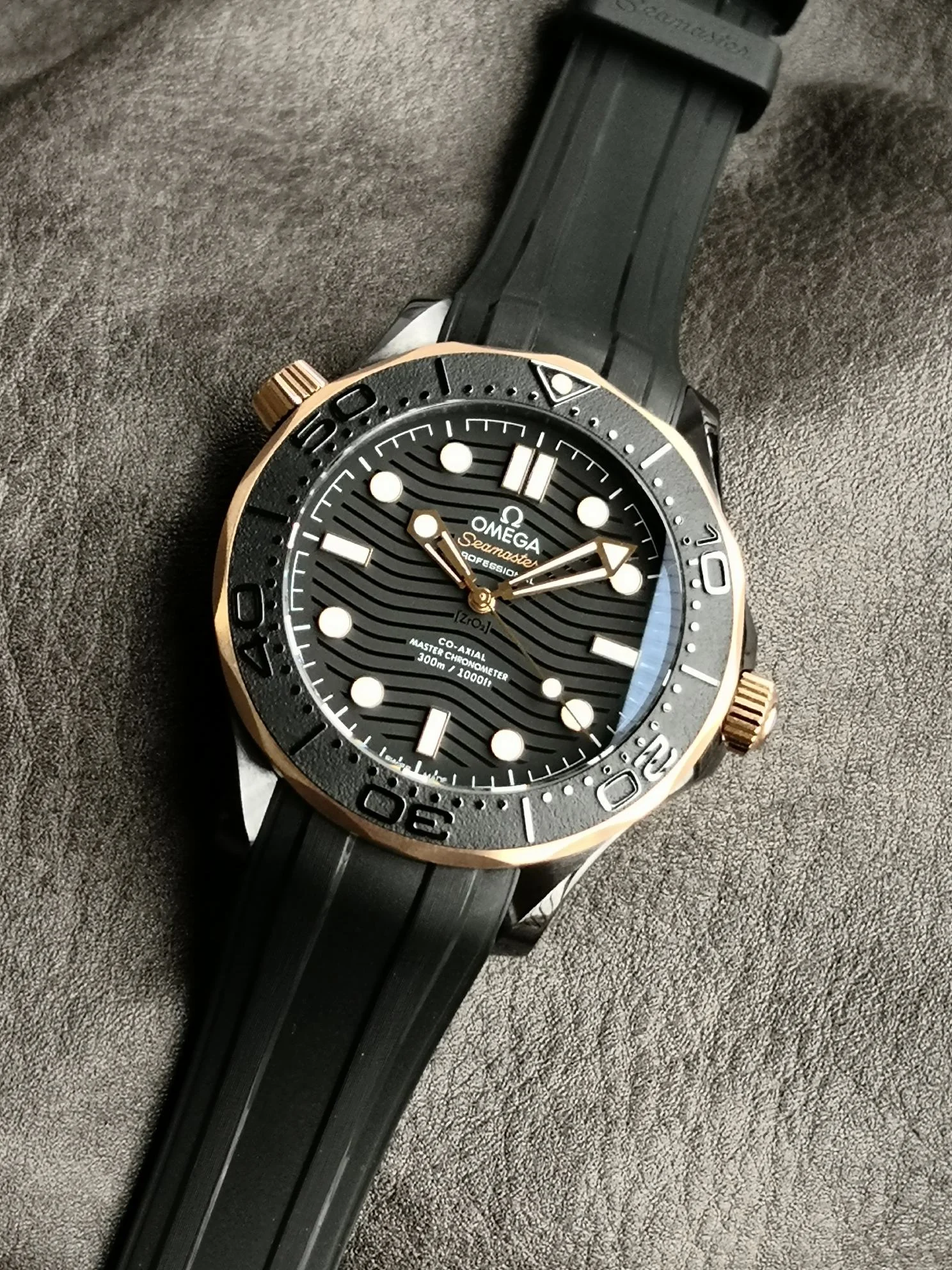 Omega Seamaster 210.62.44.20.01.001 — photographed off the sweep