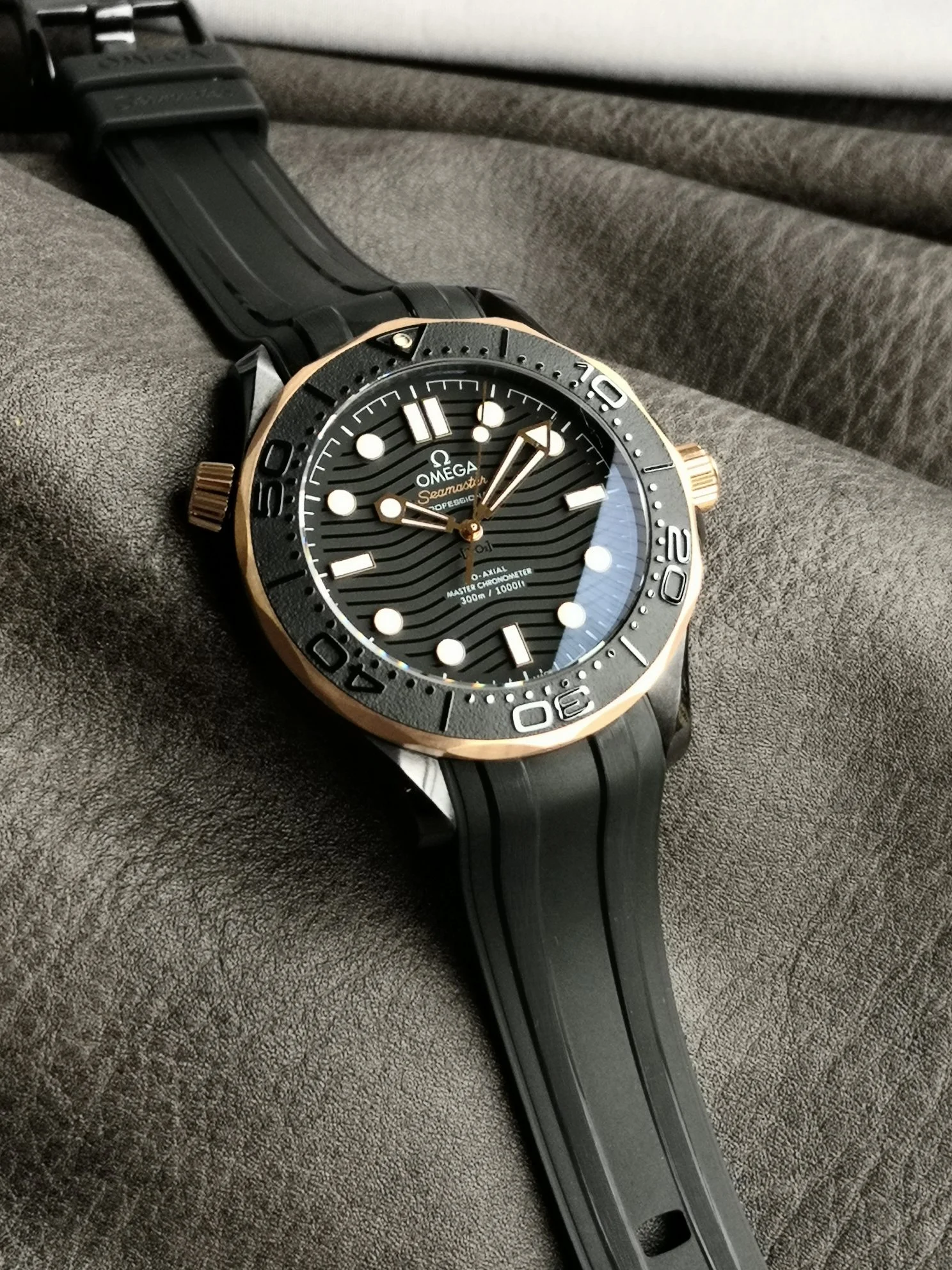 Omega Seamaster 210.62.44.20.01.001 — photographed off the sweep