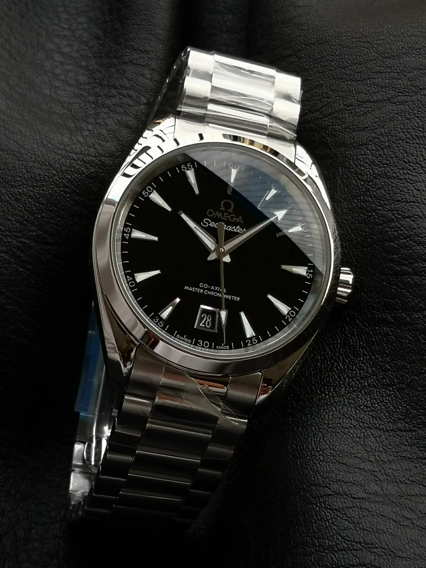 Omega Seamaster 220.10.38.20.01.004 — photographed off the sweep