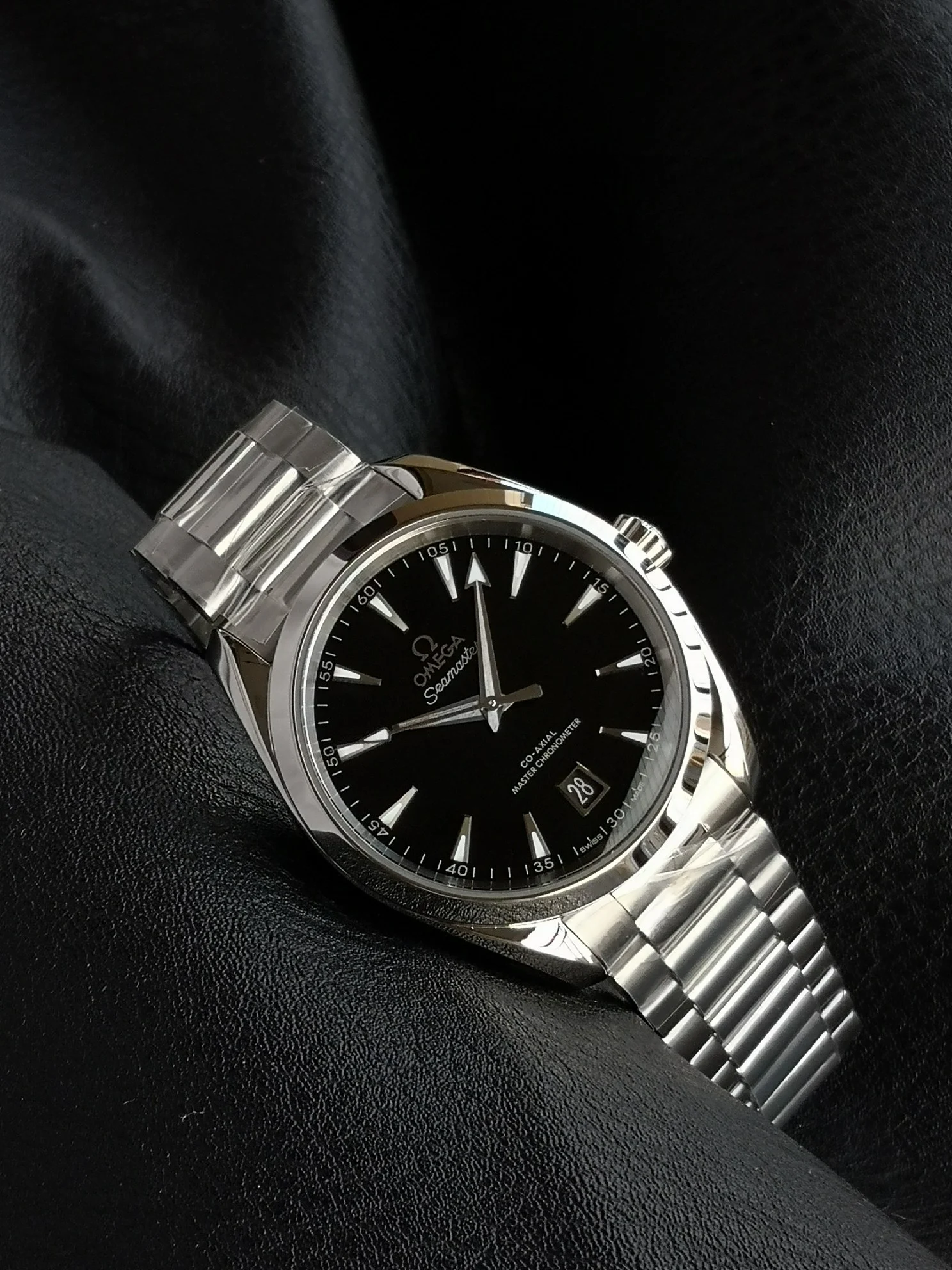 Omega Seamaster 220.10.38.20.01.004 — photographed off the sweep