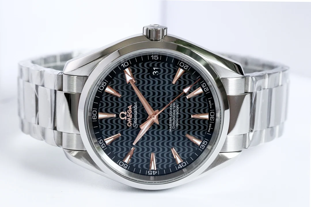 Omega Seamaster Aqua Terra 41.5mm — detail