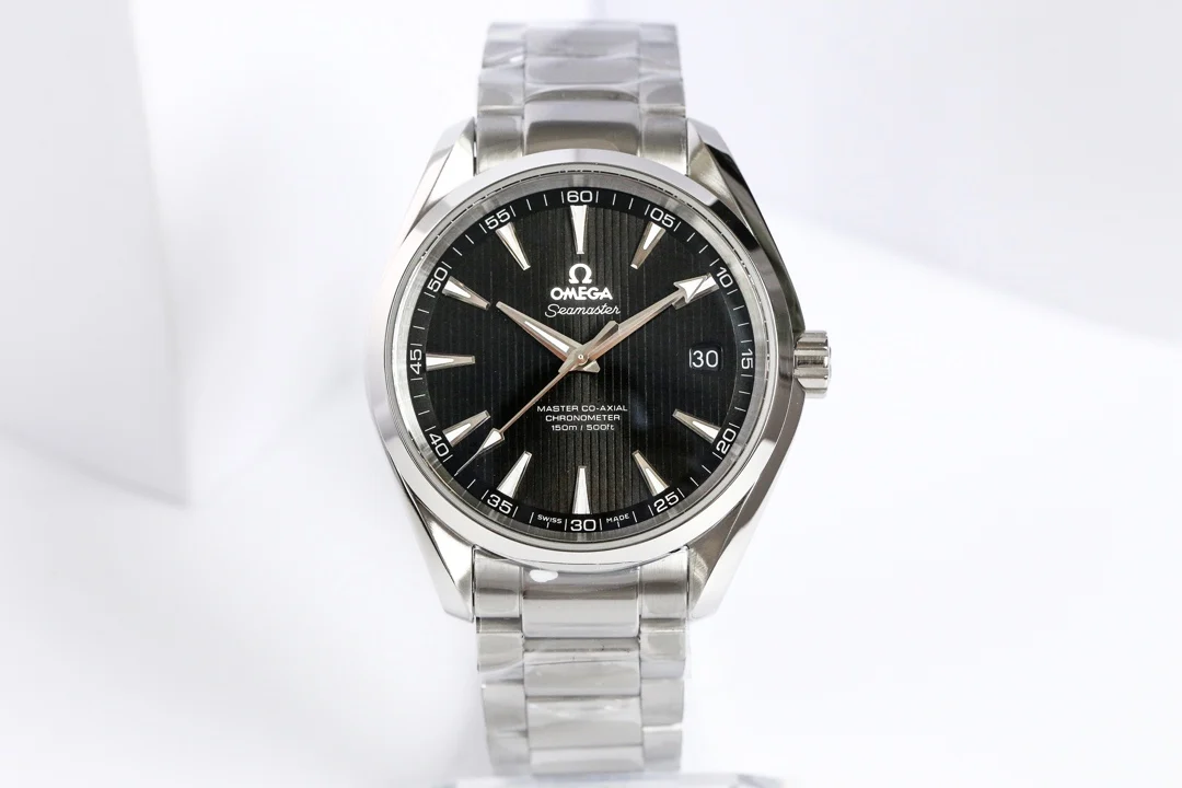 Omega Seamaster Aqua Terra Black Dial 41.5mm — detail