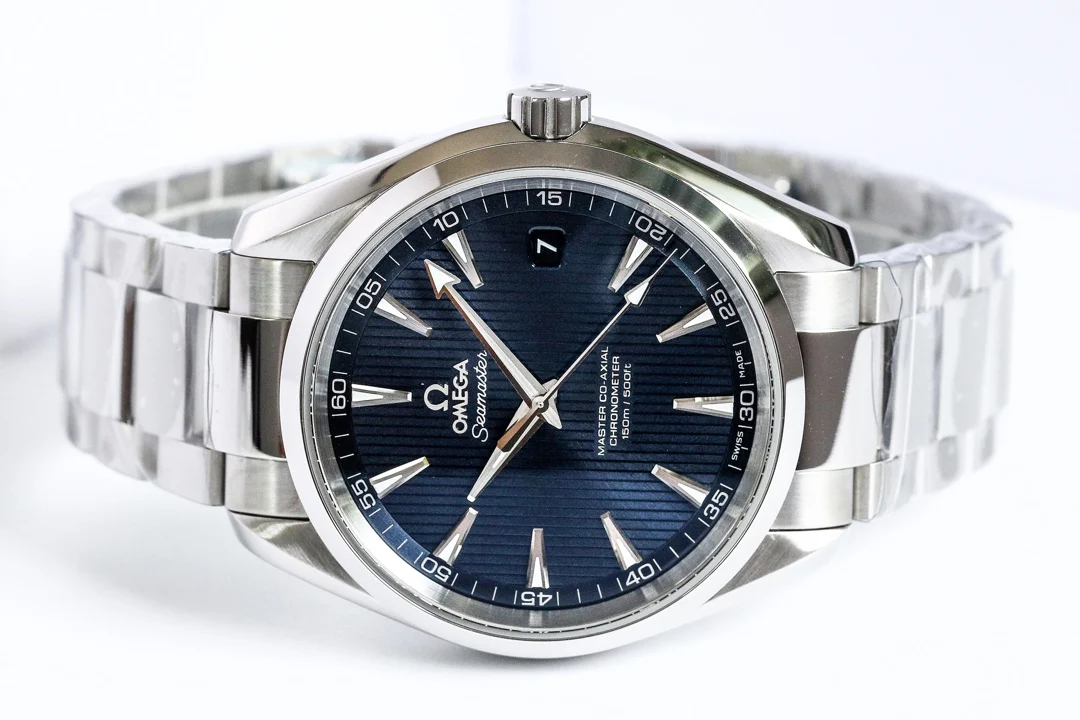 Omega Seamaster Aqua Terra Blue Dial 41.5mm — detail