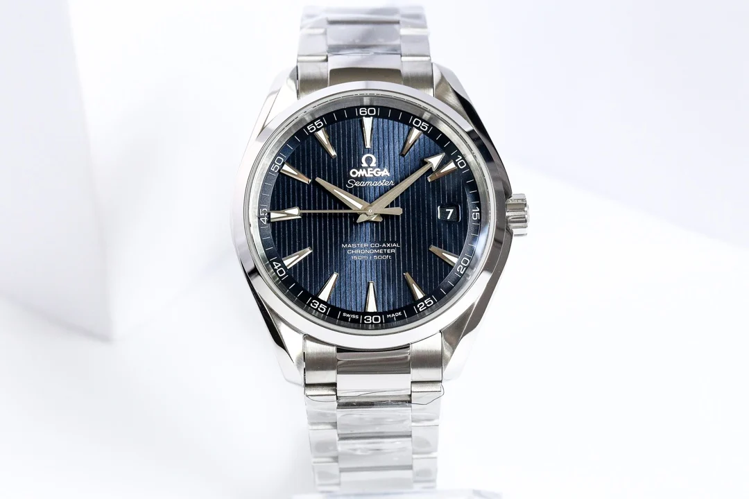 Omega Seamaster Aqua Terra Blue Dial 41.5mm — detail
