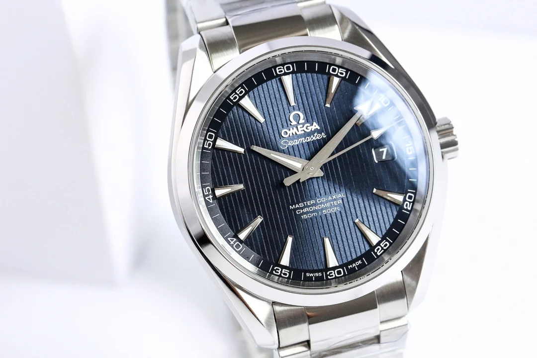 Omega Seamaster Aqua Terra Blue Dial 41.5mm — detail