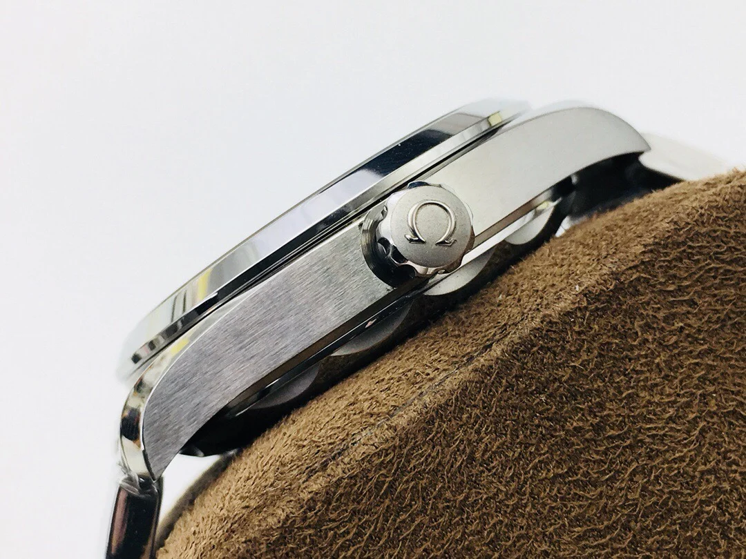 Omega Seamaster Aqua Terra Green Dial — photographed off the sweep