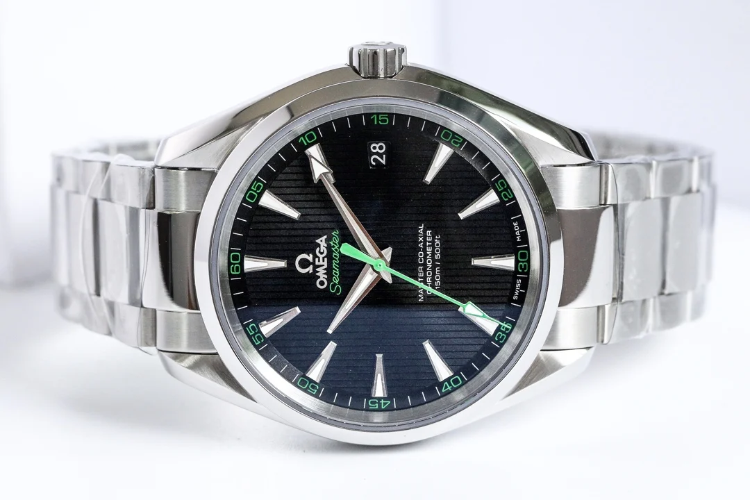 Omega Seamaster Aqua Terra Green Dial 41.5mm — detail