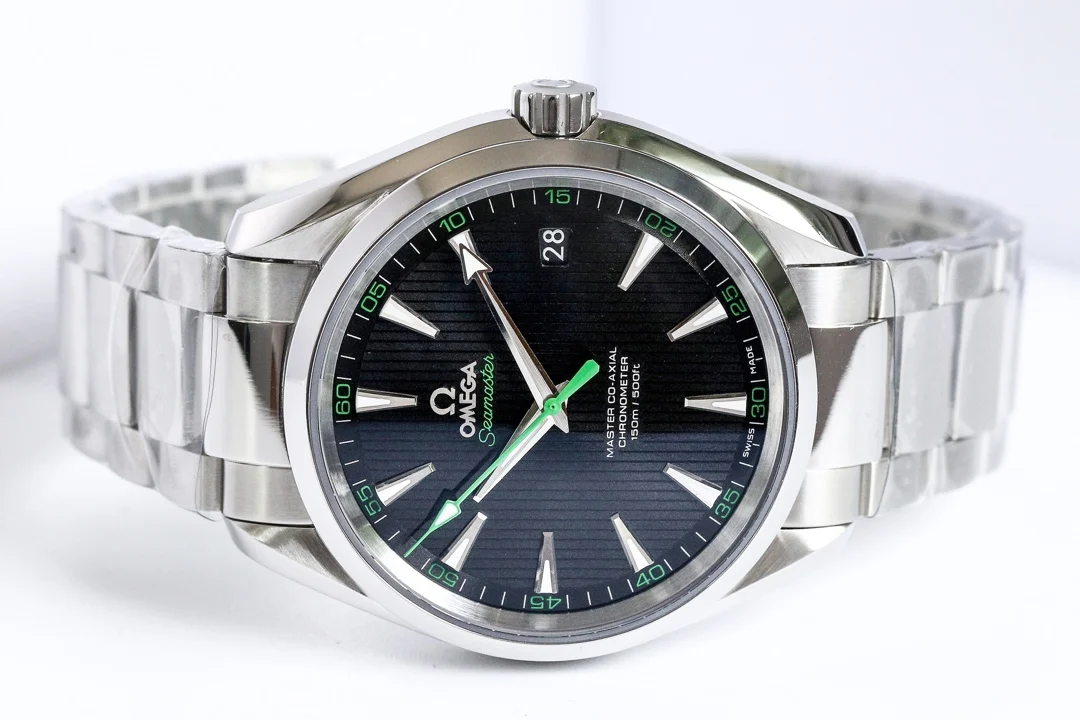 Omega Seamaster Aqua Terra Green Dial 41.5mm — detail