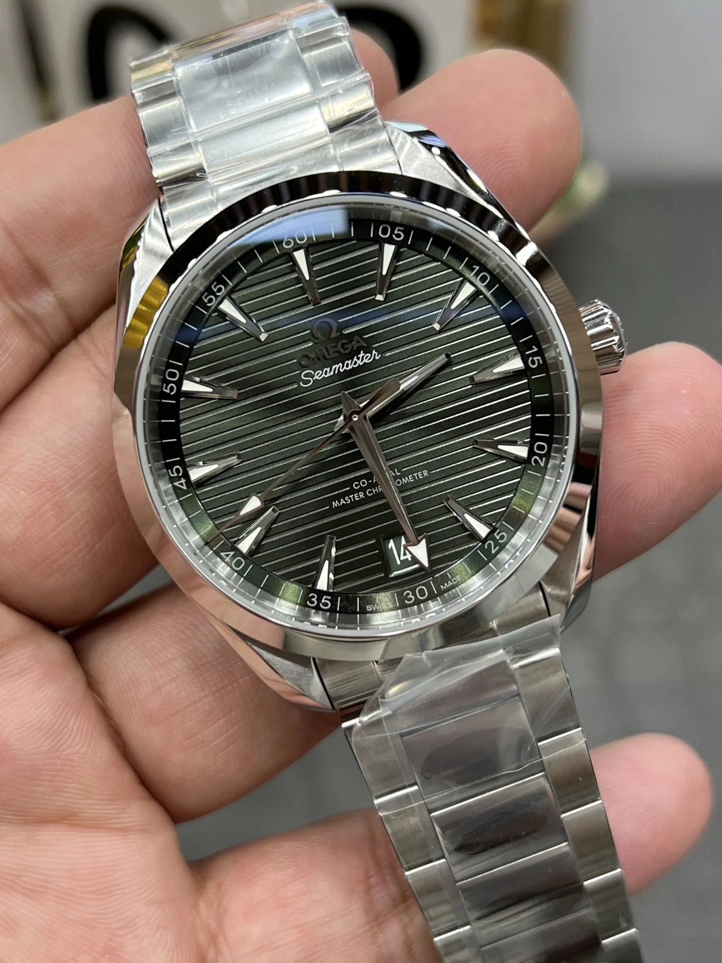 Omega Seamaster Aqua Terra Green Dial 41.5mm — photographed off the sweep