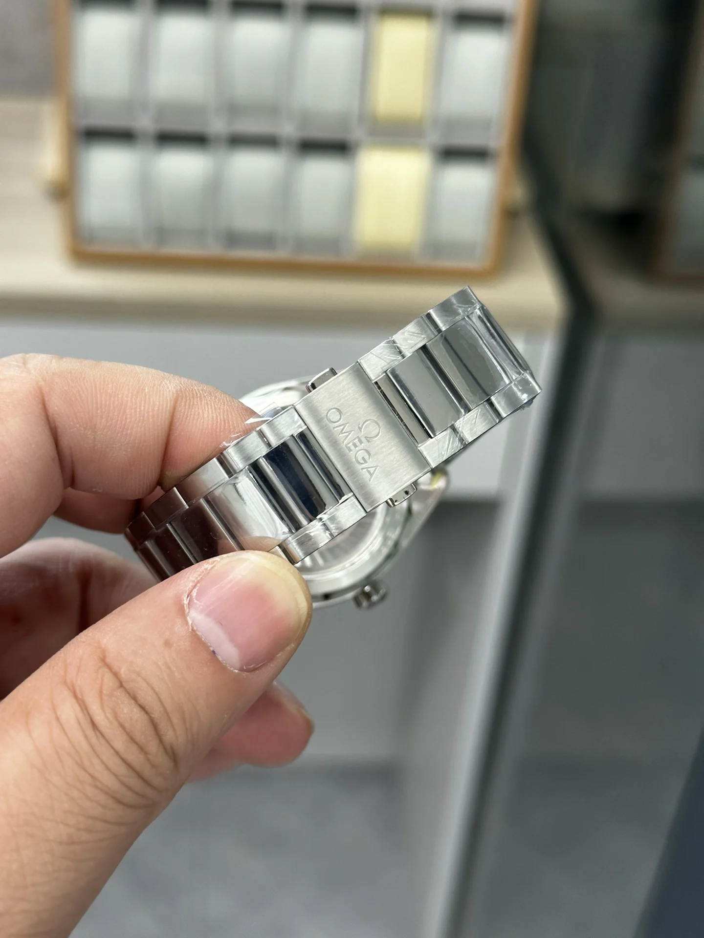 Omega Seamaster Aqua Terra Green Dial — photographed off the sweep