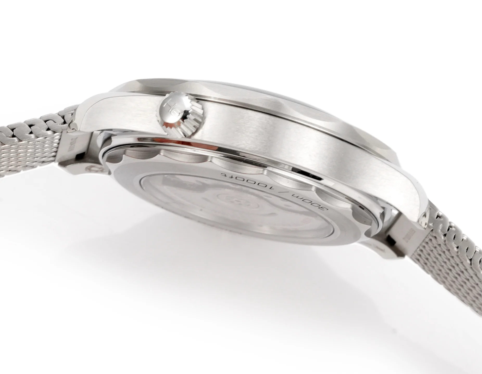 Omega Seamaster Ceramic 42mm — detail
