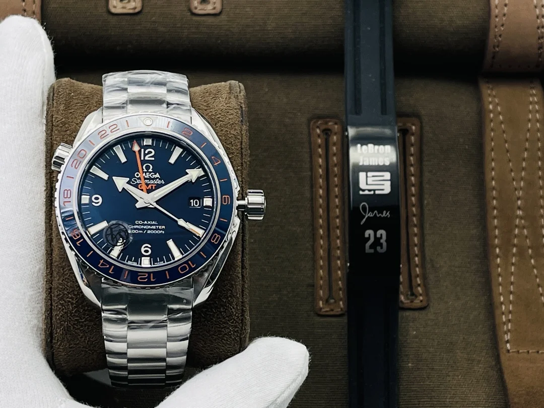 Omega Seamaster Ceramic Green Dial — photographed off the sweep