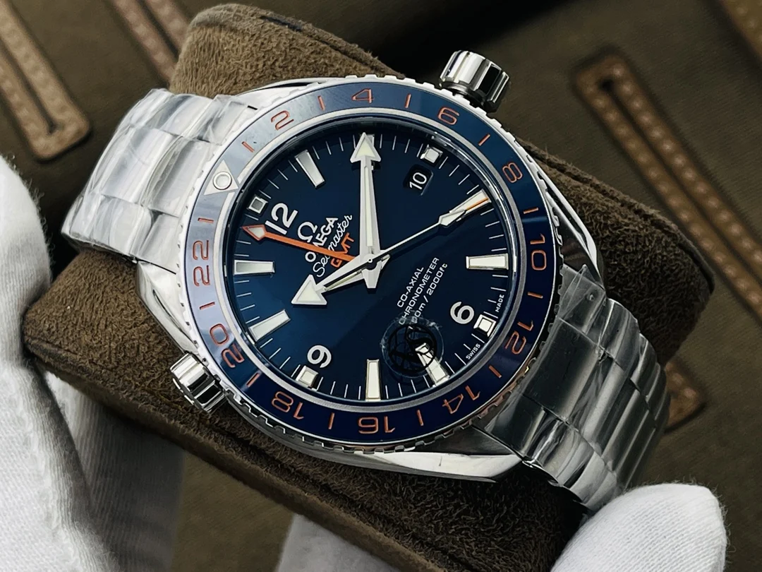 Omega Seamaster Ceramic Green Dial — photographed off the sweep