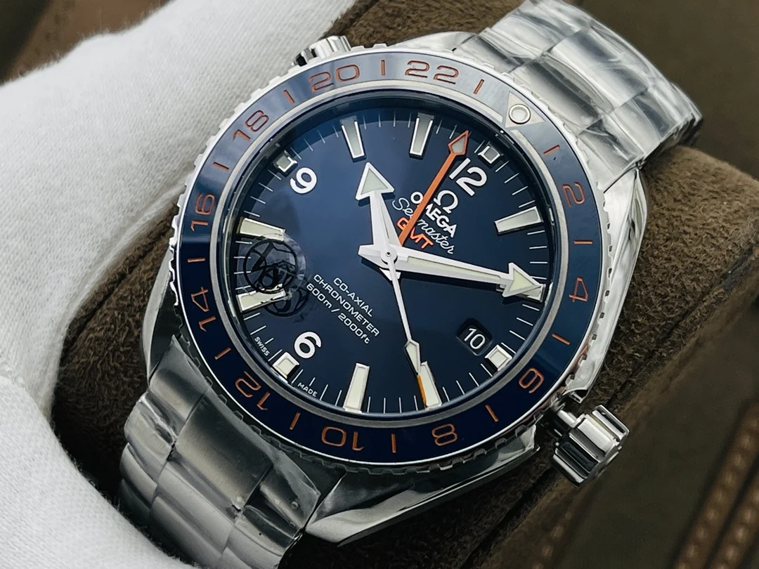 Omega Seamaster Ceramic Green Dial — photographed off the sweep