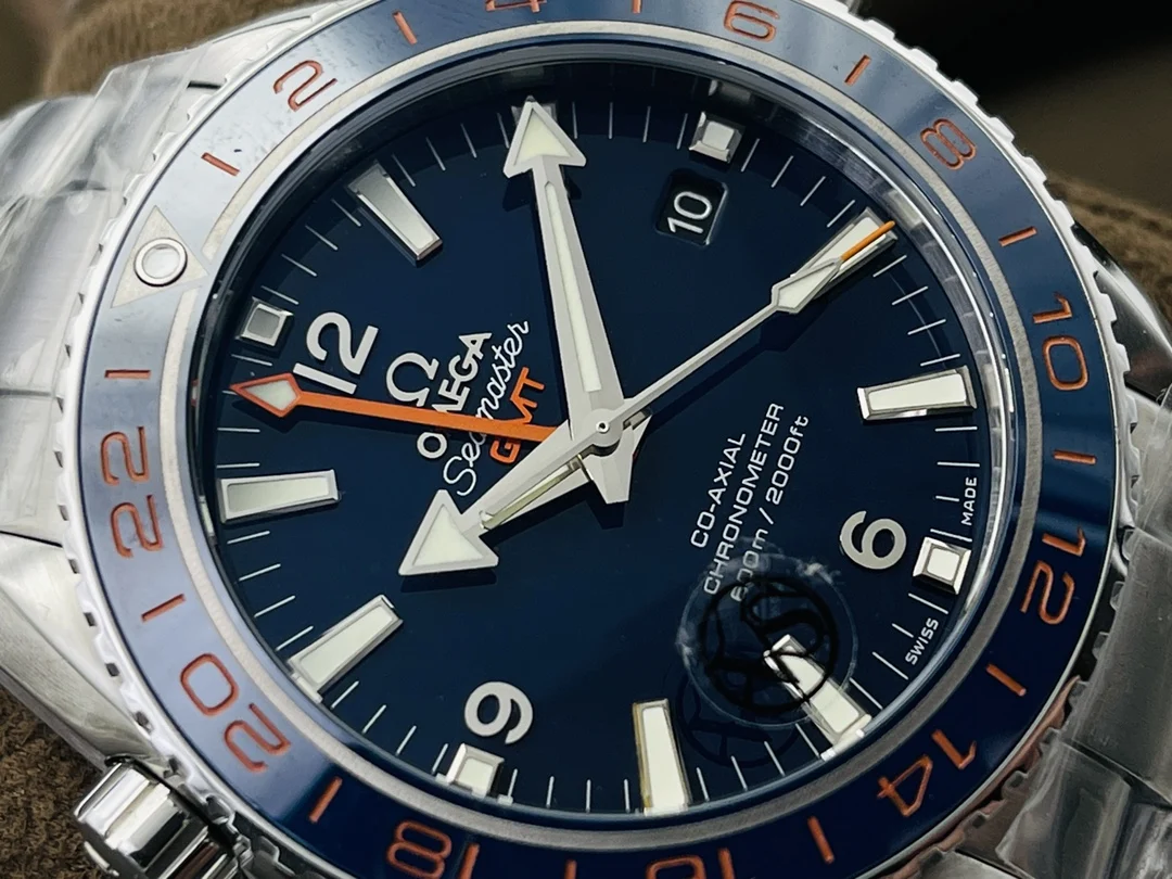 Omega Seamaster Ceramic Green Dial — photographed off the sweep