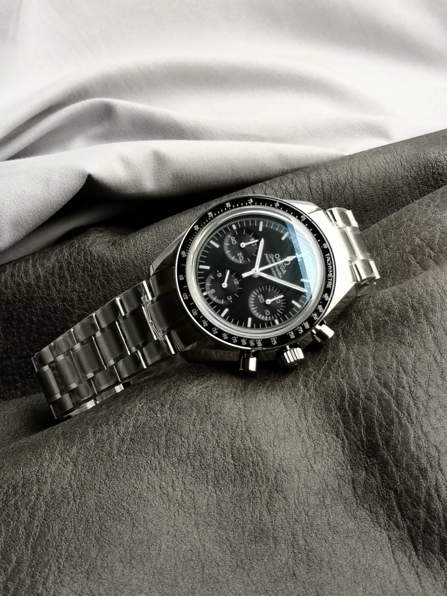 Omega Speedmaster 311.12.42.30.01.001 — photographed off the sweep