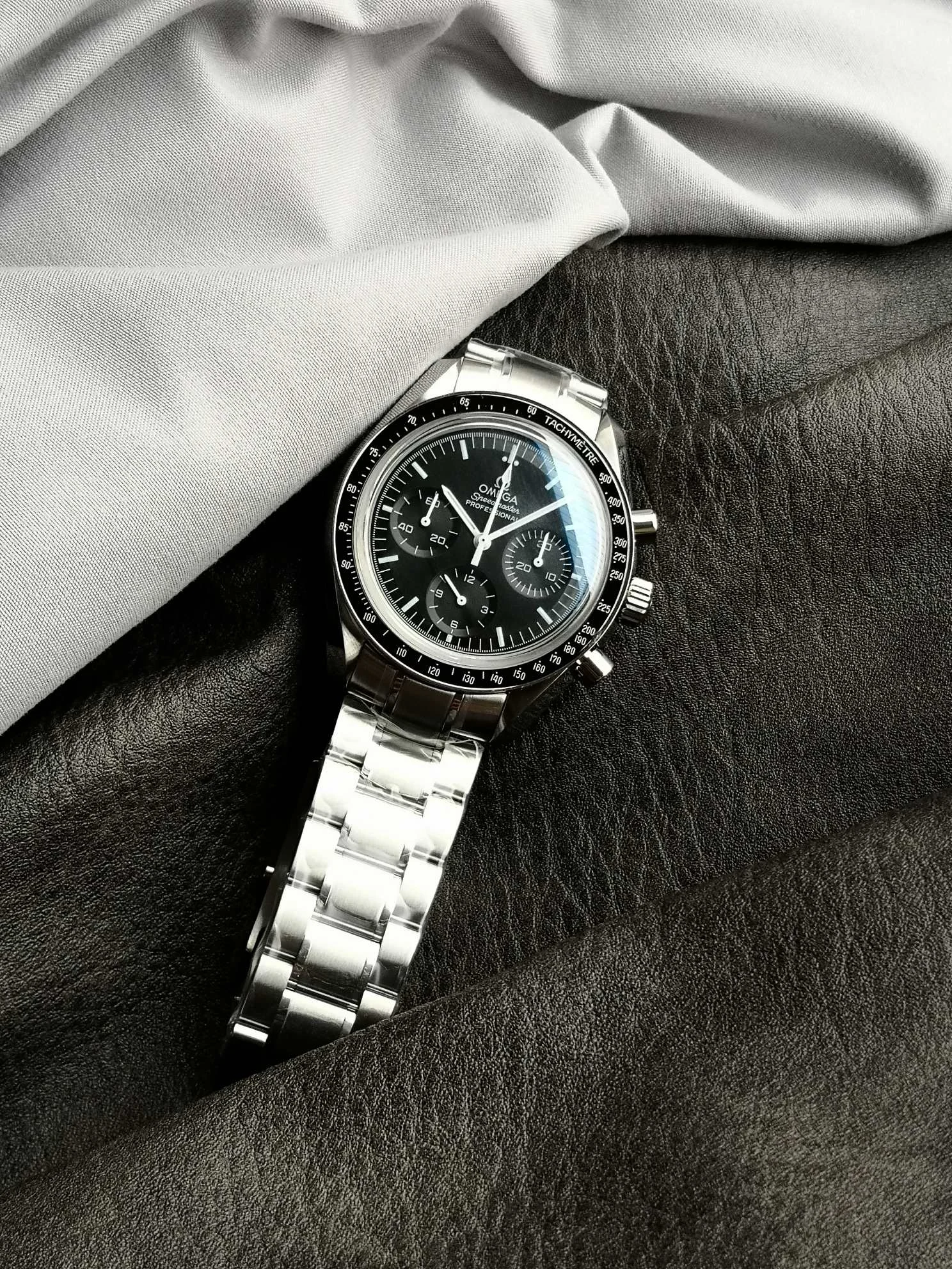Omega Speedmaster 311.12.42.30.01.001 — photographed off the sweep
