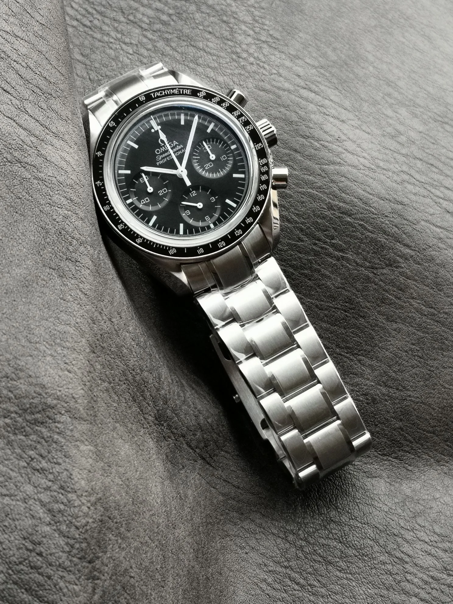 Omega Speedmaster 311.12.42.30.01.001 — photographed off the sweep