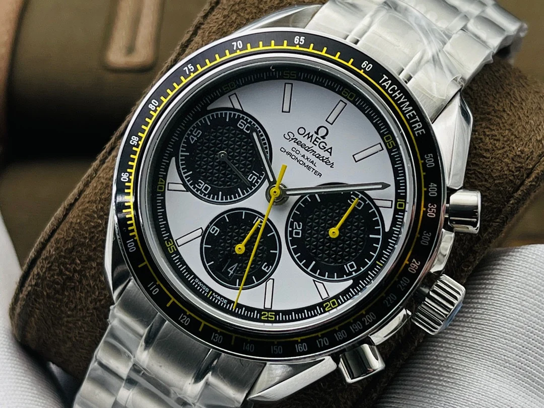 Omega Speedmaster 326.32.40.50.02.001 — photographed off the sweep