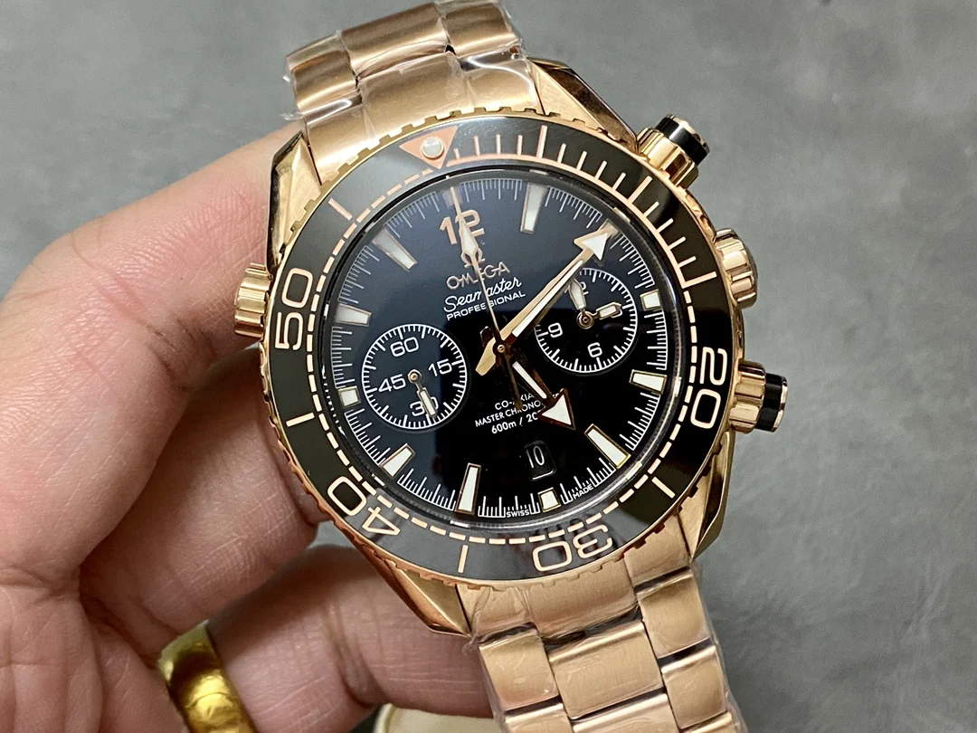 Omega Speedmaster 329.32.44.51.01.001 — photographed off the sweep