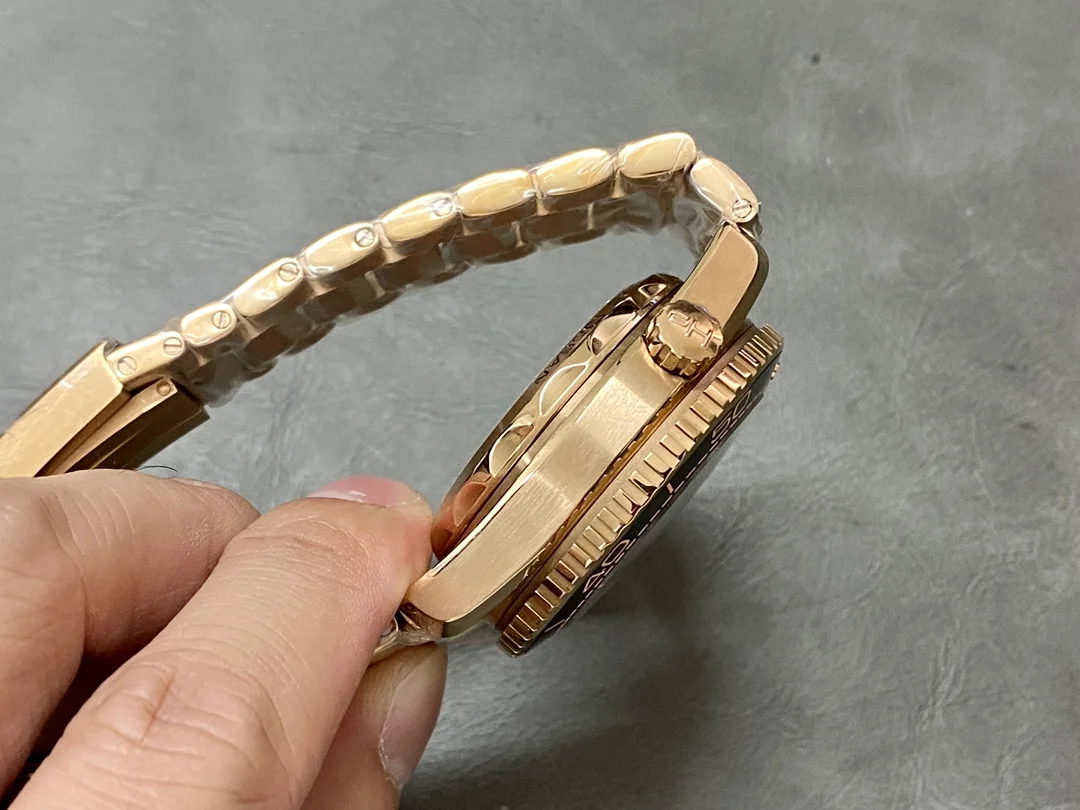 Omega Speedmaster 329.32.44.51.01.001 — photographed off the sweep