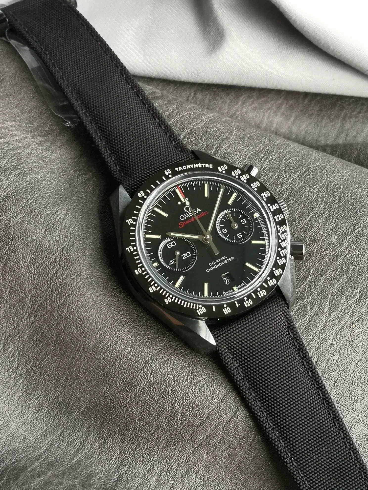 Omega Speedmaster Moonwatch 311.92.44.51.01.003 — photographed off the sweep