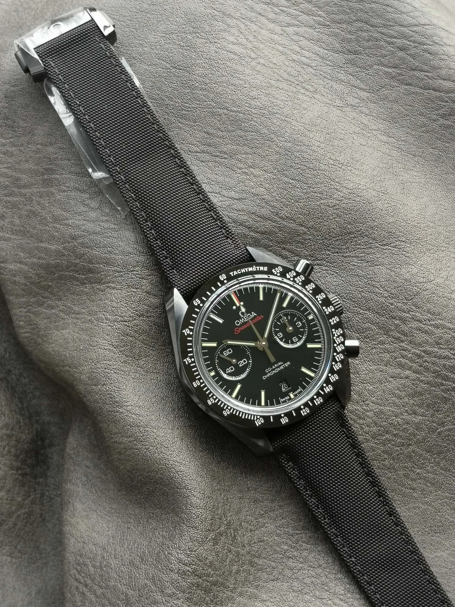 Omega Speedmaster Moonwatch 311.92.44.51.01.003 — photographed off the sweep