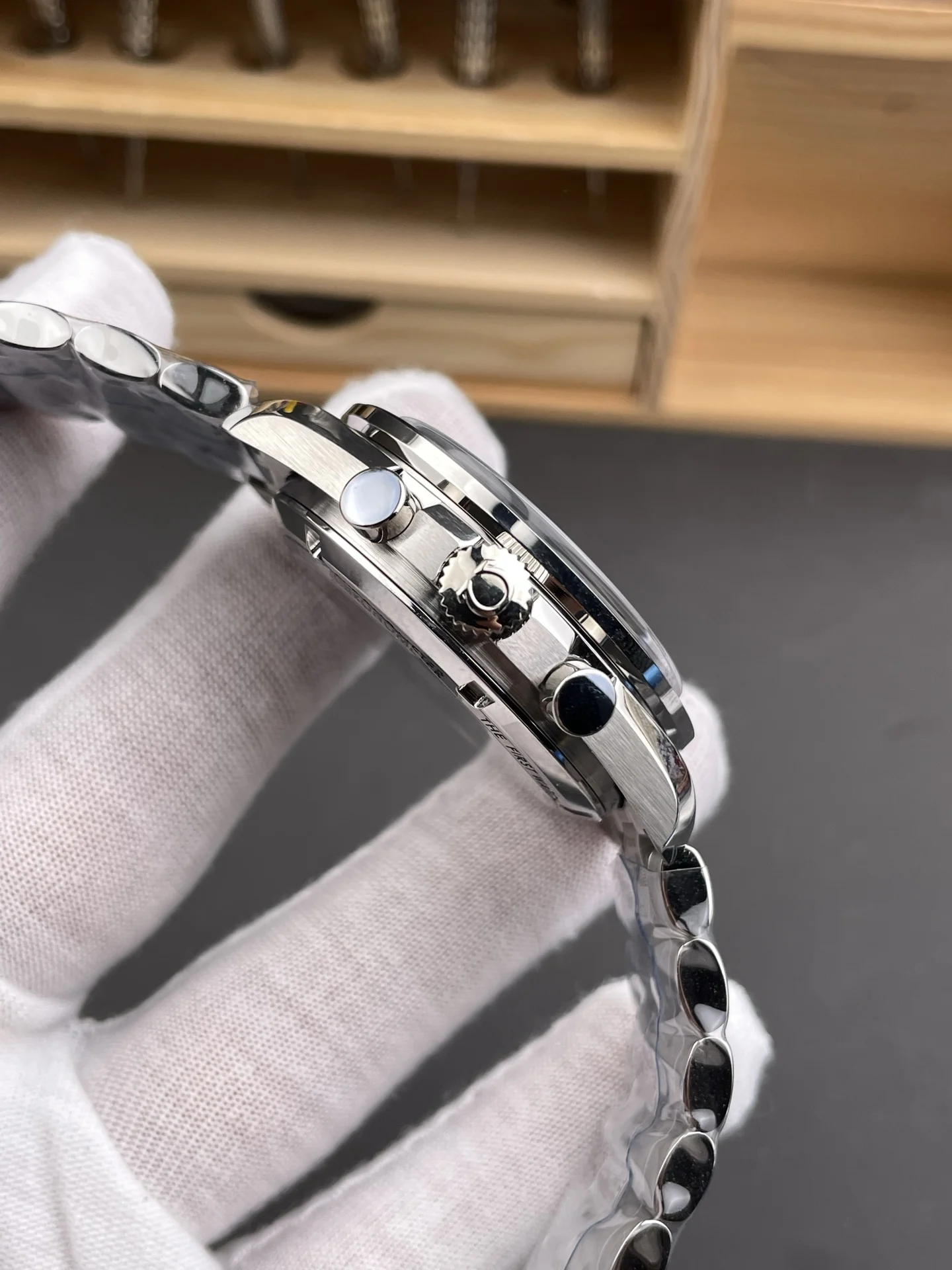 Omega Speedmaster Moonwatch 42mm — photographed off the sweep