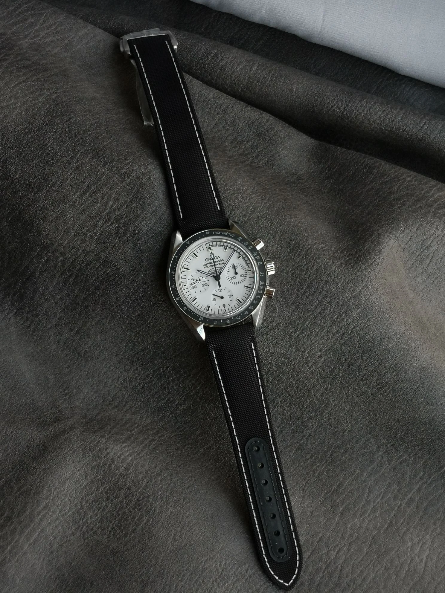 Omega Speedmaster Snoopy 311.32.42.30.04.003 — photographed off the sweep