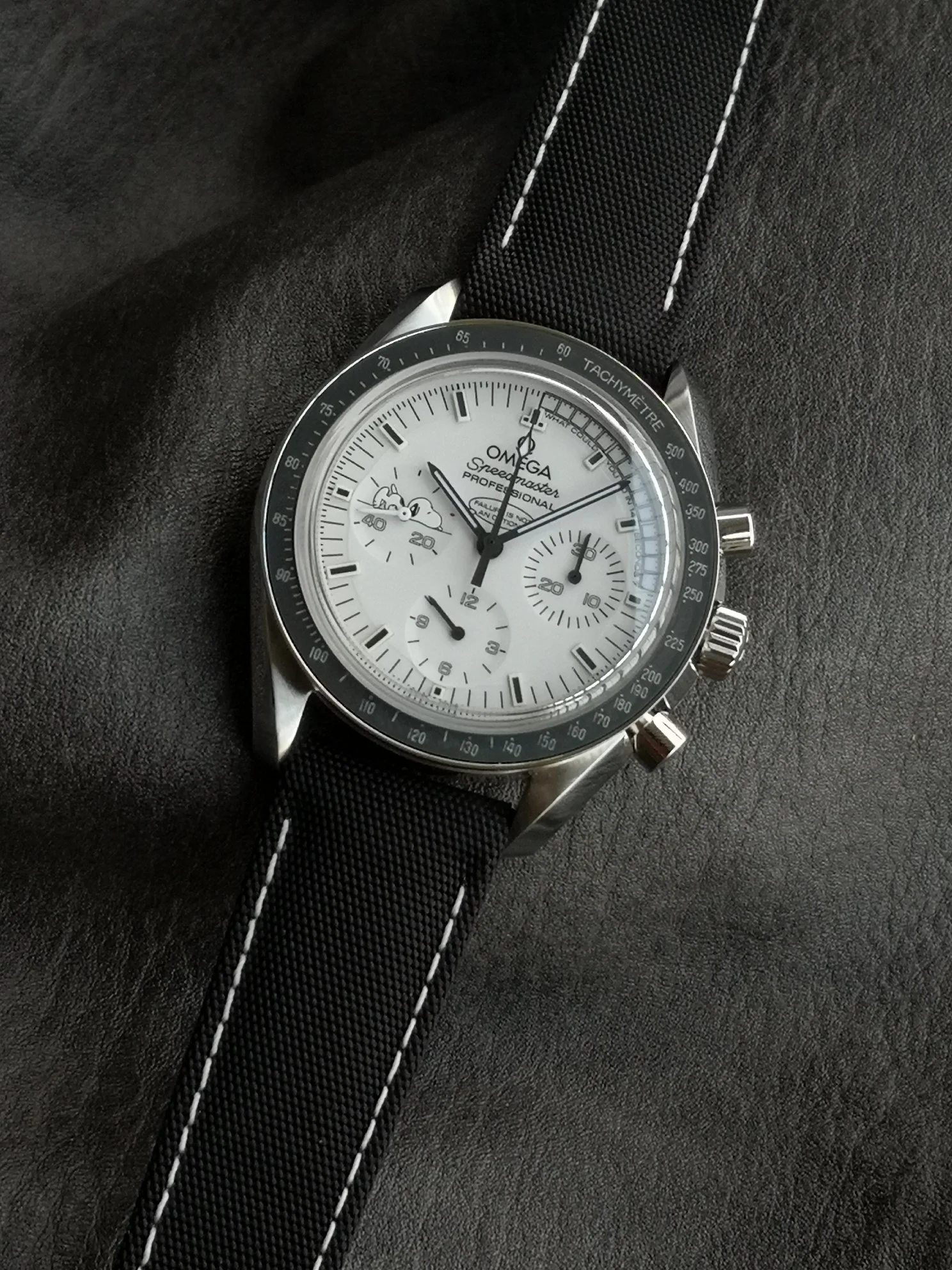 Omega Speedmaster Snoopy 311.32.42.30.04.003 — photographed off the sweep