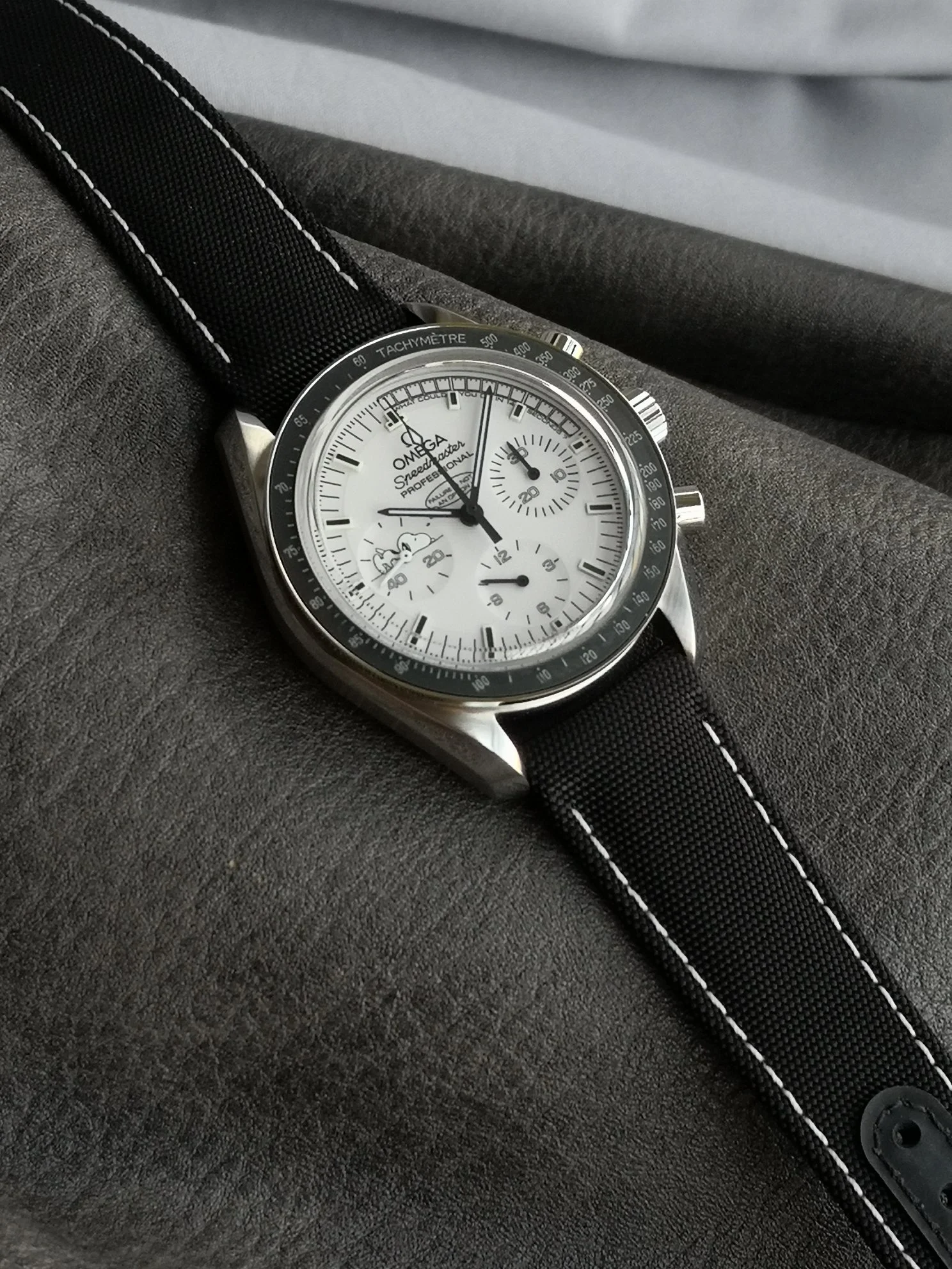 Omega Speedmaster Snoopy 311.32.42.30.04.003 — photographed off the sweep